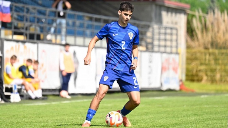 罗马诺：国际米兰签下克罗地亚16岁右后卫杜耶-斯拉蒂纳